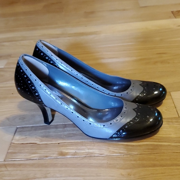 Franco Sarto Vintage Two Tone Pumps - Picture 2 of 3
